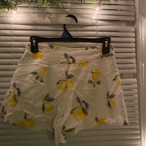 Forever 21 lemon pattern shorts. Zipper on side.